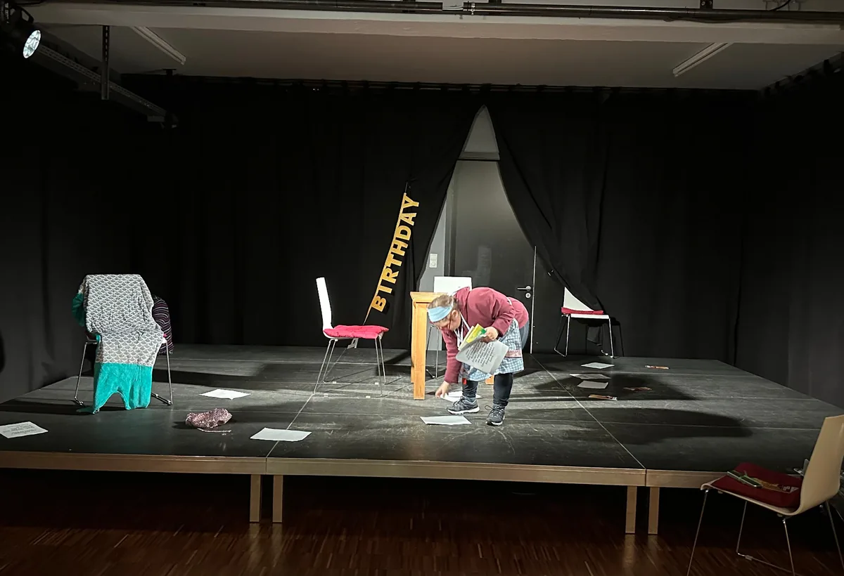Szenische Arbeit auf der Bühne im theatrio Hannover