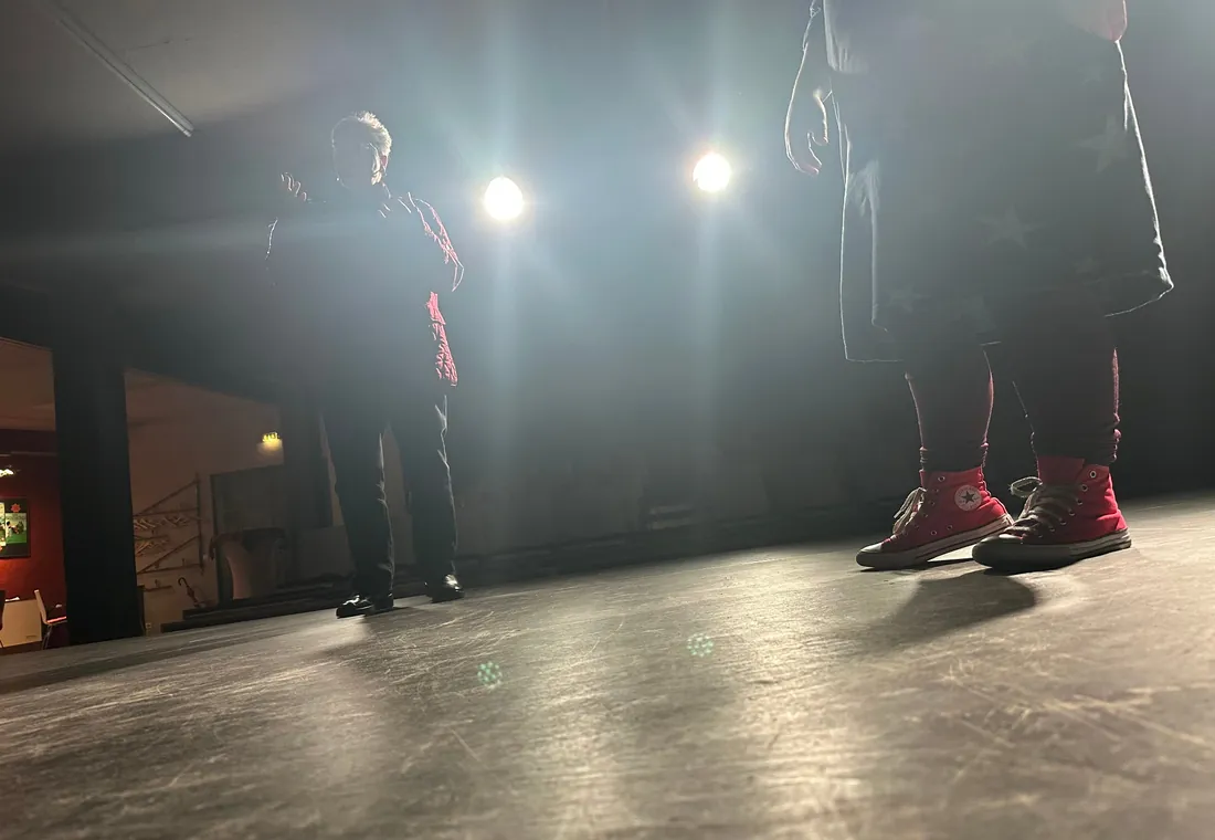 Schauspieltraining im Bühnenlicht